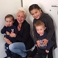 Maureen Hofstede van Kinderopvang Humanitas met 3 kleinkinderen